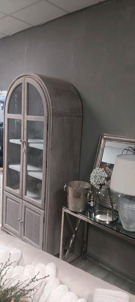 Vitrine Cienegas antikgrau Mangoholz White Washed Vintage – Bild 4
