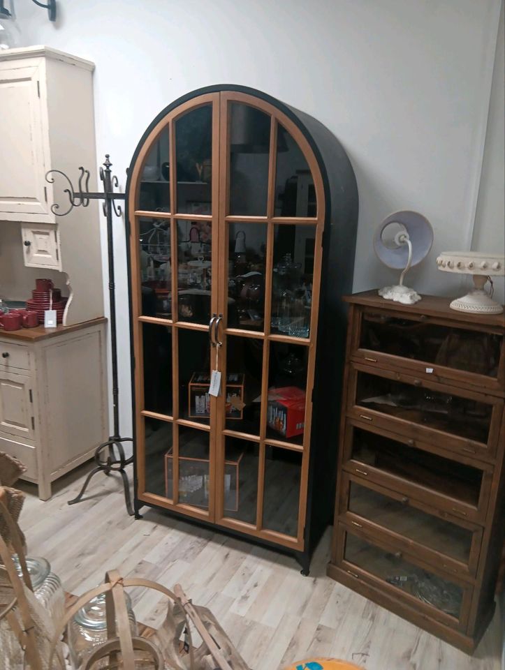 Schrank Mardilly Vitrine Eisen Holz Industrialstil halbrund Glas – Bild 3