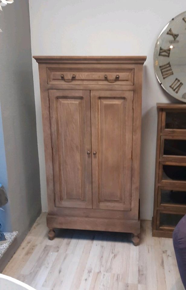 Schrank Bortoni Mangoholz antikbraun Vertiko Landhausstil
