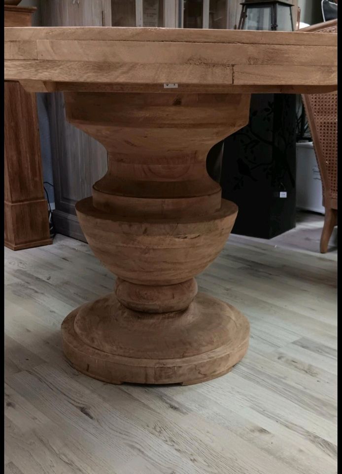 Tisch Retonfey rund Mangoholz 140 cm antikbraun Mittelfuß – Bild 2